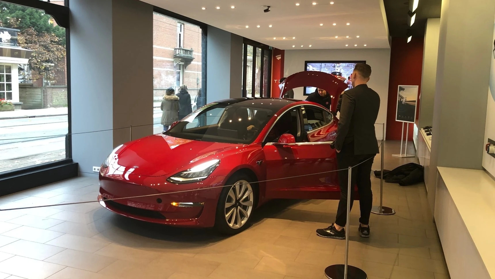 Eerste Tesla Model 3's officieel in Nederland! |